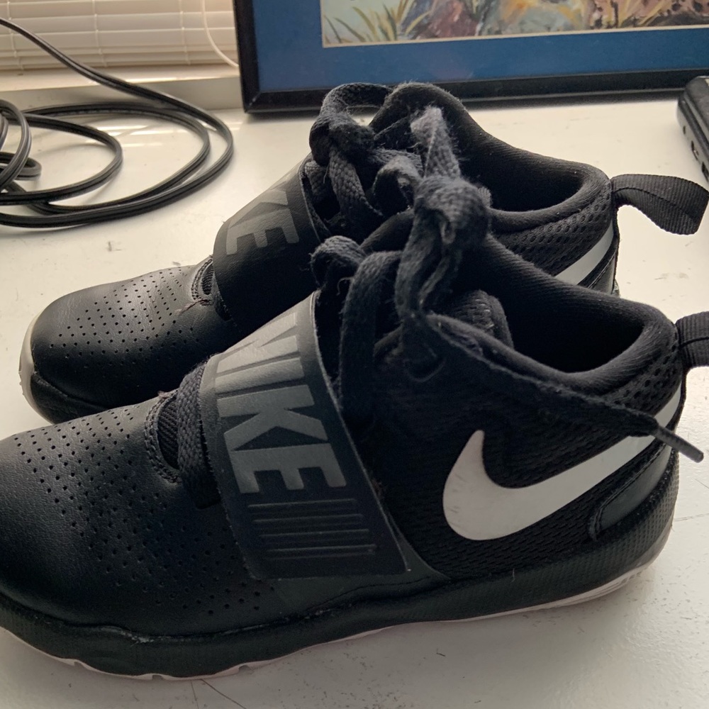 Boys Nike front strap sneakers